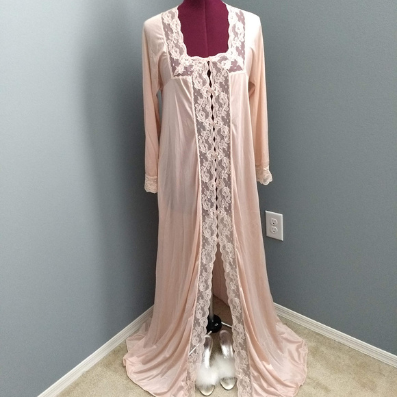 Vintage 70's Pale Blush & Lace Button Up Nightgown